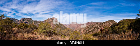 Einen Panoramablick über Casa Grande von Lost Mine Trail in die Chisos Berge des Big Bend National Park, Texas, USA. Stockfoto