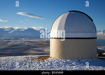 Teleskop-Kuppel, Mt John Observatorium, Lake Tekapo, Mackenzie Country, Canterbury, Südinsel, Neuseeland Stockfoto