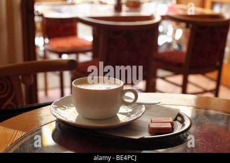 Tasse Kaffee, Konditorei Wallner Süßwaren, St. Wolfgang, Salzkammergut Region, Oberösterreich, Österreich, Europa Stockfoto