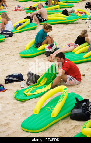 Havaianas-Thong Herausforderung am Bondi Beach.  Sydney, New South Wales, Australien Stockfoto