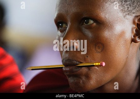 Masai Frau in Weiterbildung, Masai Steppe, Nord Tansania, Ostafrika Stockfoto