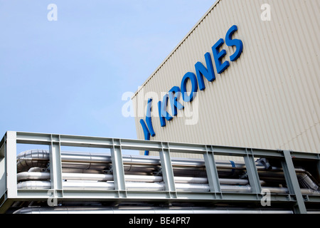 Logo der Firma Krones AG auf einer Fabrikhalle in Neutraubling, Bayern, Deutschland, Europa Stockfoto