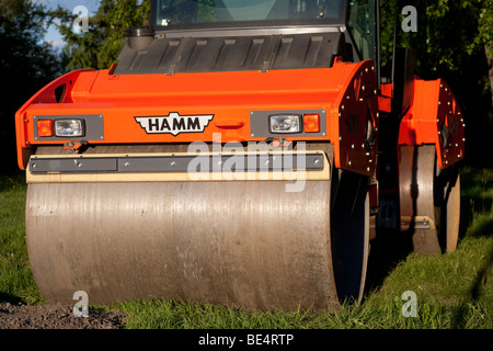 Metalltrommel der Gelenktandemwalze Hamm HD 75, Finnland Stockfoto