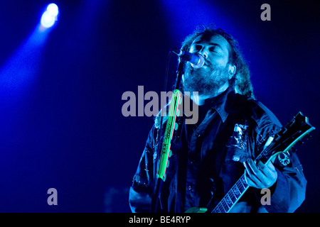 Max Cavalera, live-Sänger, Gitarrist und Frontmann der US-brasilianische Trash Metal Band Soulfly in Schueuer, Luzern, Ausrüstu Stockfoto