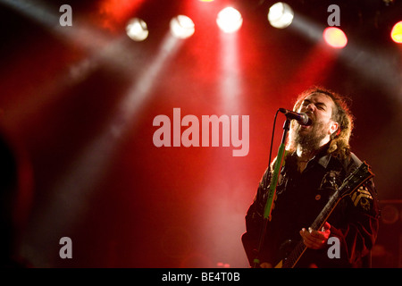 Max Cavalera, live-Sänger, Gitarrist und Frontmann der US-brasilianische Trash Metal Band Soulfly in Schueuer, Luzern, Ausrüstu Stockfoto