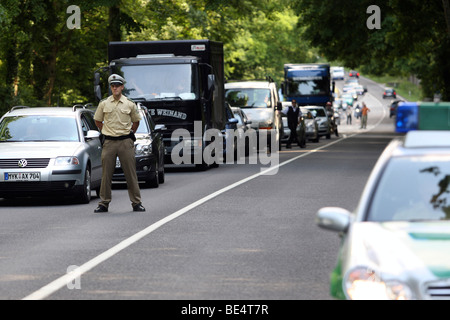 Ein Polizist schließt nach einem Unfall, Koblenz, Rheinland-Pfalz, Deutschland, E Highway der Bundesstraße 9, Koblenz Stockfoto