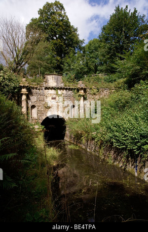 Das Coates-Portal des Sapperton Tunnels auf die Stroudwater Themse und Severn Kanal Vertrauen Stockfoto