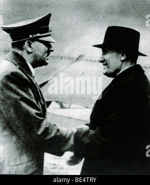 Adolf Hitler und Benito Mussolini 1943 nach seiner Flucht vor den Alliierten Truppen, historisches Foto ca. 1943 Stockfoto