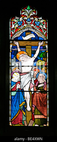 Ein Glasfenster Darstellung Jesu Christi am Kreuz, St. Johannes-Evangelist-Kirche-Washingborough Lincolnshire Stockfoto