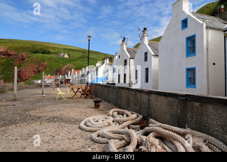 Crovie Fischerdorf an der nördlichen Küste von Schottland, Großbritannien, Europa Stockfoto