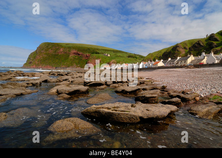 Crovie Fischerdorf an der nördlichen Küste von Schottland, Großbritannien, Europa Stockfoto