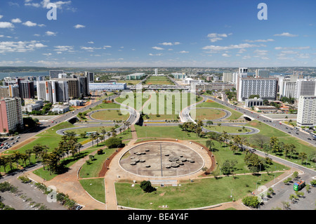 Blick vom Fernsehturm auf dem Regierungsviertel, Architekt Oscar Niemeyer, Brasilia, Distrito Federal State, Brasilien, Stockfoto