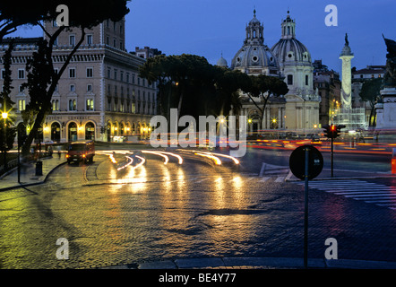 Kirchen von Santa Maria di Loreto, Santissimo Nome di Maria, Trajanssäule, Piazza Venezia, Rom, Latium, Italien, Europa Stockfoto