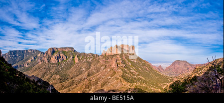 Blick auf Casa Grande von Lost Mine Trail in die Chisos Berge des Big Bend National Park, Texas, USA. Stockfoto