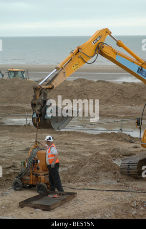 Küstenschutzes Gebäude am Strand von Hythe, Kent Stockfoto