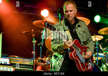 Willie Duncan, Gitarrist der deutschen Band Spider Murphy Gang live auf dem Openquer-Festival in Zell am See, Schweiz Stockfoto