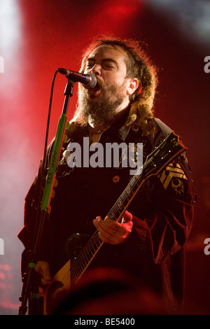 Max Cavalera, live-Sänger, Gitarrist und Frontmann der US-brasilianische Trash Metal Band Soulfly in Schueuer, Luzern, Ausrüstu Stockfoto