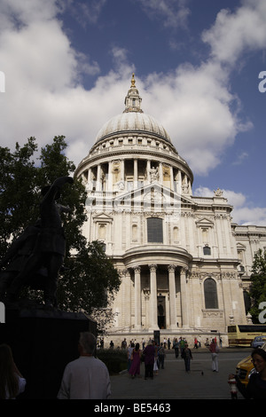 Aspekte der St. Pauls Kathedrale in London. Architektur-Sir Christopher Wren religiöse Wahrzeichen. Griechische und römische Einflüsse Perspektive. Stockfoto