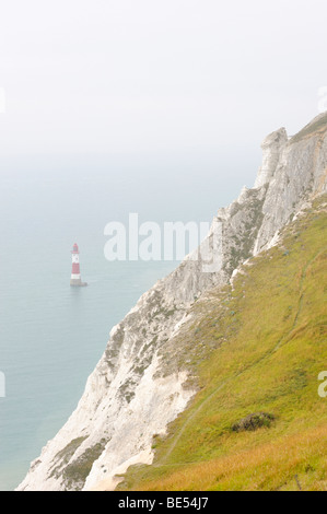 Der Leuchtturm am Beachy Head an der englischen Südküste in Eastbourne, East Sussex, England, UK, Europa Stockfoto