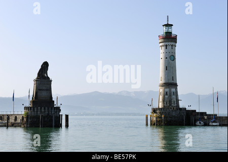 Eingang zum Hafen von Lindau am Bodensee, Bayern, Deutschland, Europa Stockfoto