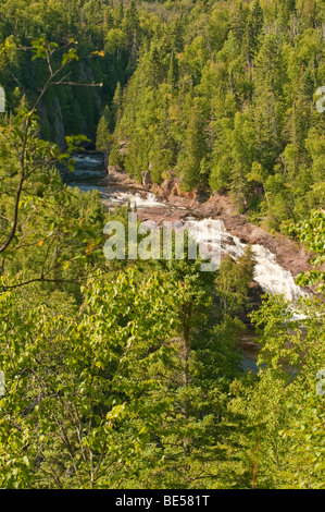 DER BRULE FLUSS FLIEßT DURCH DEN RICHTER MAGNEY STATE PARK Stockfoto