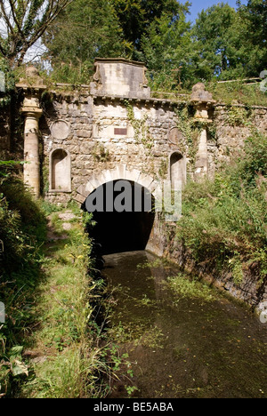 Das Coates-Portal des Sapperton Tunnels auf die Stroudwater Themse und Severn Kanal Vertrauen Stockfoto