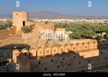 Historischen Adobe Befestigung Nakhal, Nakhl Fort oder Burg, Hajar al-Gharbi-Gebirge, Batinah Region, Sultanat Oman, Arabien Stockfoto