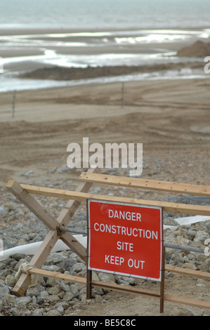 Gefahrenzeichen auf Baustelle Stockfoto