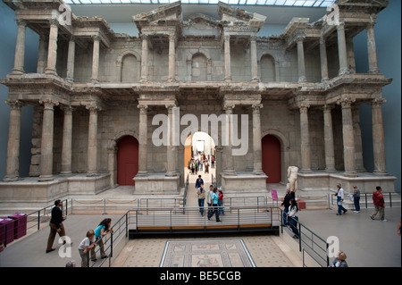 Neu restauriert Markttor von Milet im Pergamonmuseum auf der Museumsinsel in Berlin Stockfoto