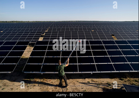 Deutschlands größte Solarpark in Lieberose, Spreewald, Brandenburg, Deutschland, Europa Stockfoto