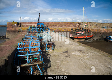 Hummer-Töpfe auf den Queyside im Hafen von North Berwick Stockfoto