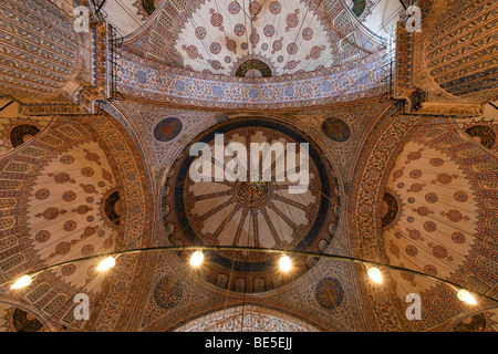 Blaue Moschee, Sultan Ahmet Camii, Blick in die Kuppel, Sultanahmet, Istanbul, Türkei Stockfoto