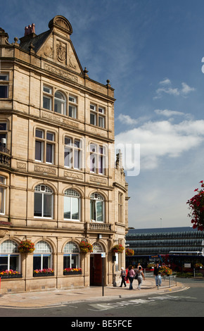 Großbritannien, England, Yorkshire, Keighley, Bow Street, Rathaus Stockfoto