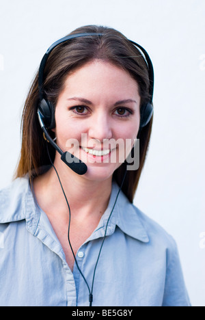 Vertriebsunterstützung Frau Betreiber arbeiten mit Kopfhörer Telefon Stockfoto