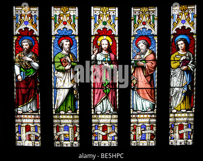 Glasmalerei-Fenster zeigt Jesus, umgeben von Heiligen Matthäus, Markus, Lukas und Johannes, Hough auf dem Hügel, Lincolnshire Stockfoto