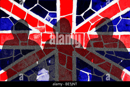 Drei Hoodies gegen Mosaik Union Jack Flagge. Könnte verwendet werden, um darzustellen, gebrochene Großbritannien, Austritt, isolation Stockfoto