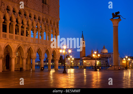 Morgendämmerung am Ducal Palast in der Nähe von Piazza San Marco in Venedig Veneto Italien Stockfoto