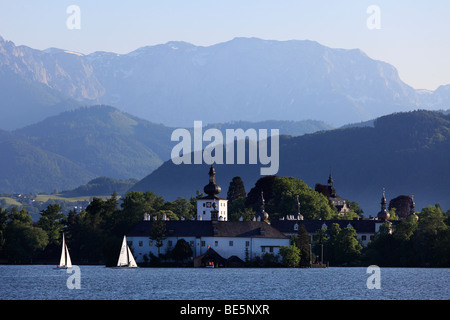 Seeschloss Burg und Land Haus Ort in Gmunden, Traunsee See, Salzkammergut, Oberösterreich, Österreich Stockfoto