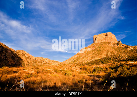 Mondaufgang über Casa Grande, Big Bend Nationalpark Stockfoto