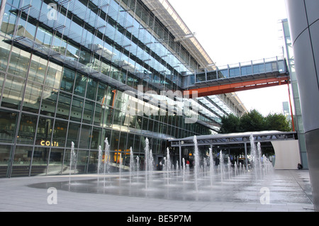 Innenhof-Brunnen, Terminal 5 Heathrow Airport. London Borough of Hounslow, Greater London, England, United Kingdom Stockfoto