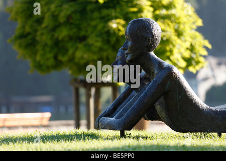 Bronzeskulptur in Strobl, Wolfgangsee See, Salzkammergut, Oberösterreich, Österreich, Europa Stockfoto