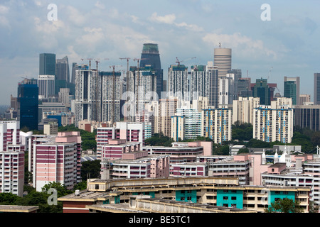 Skyline von Singapur, Wolkenkratzer mit billige Wohnungen hinter der teuren zentralen Geschäftsviertel von Singapur, Singapur, Asien Stockfoto