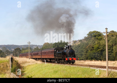 Großbritannien, England, Yorkshire, Keighley und Wert Tal Steam Railway, Taff Vale Lokomotive auf der Durchreise Haworth Stockfoto