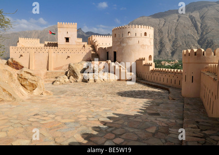 Historischen Adobe Befestigung Nakhal, Nakhl Fort oder Burg, Hajar al-Gharbi-Gebirge, Batinah Region, Sultanat Oman, Arabien Stockfoto