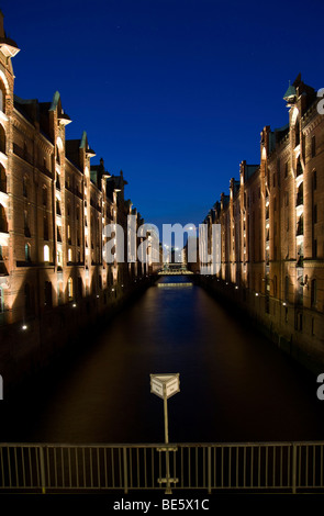 Speicherstadt historischen Speicherstadt bei Nacht, Hamburg, Germany, Europe Stockfoto