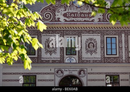 Rathaus mit Sgraffito-Fassade in der Stadt Drosendorf, Waldviertel, Niederösterreich, Österreich Stockfoto