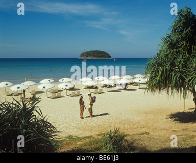 Thailand, Phuket Island, Blick auf Kata Beach und Bu-Insel Stockfoto