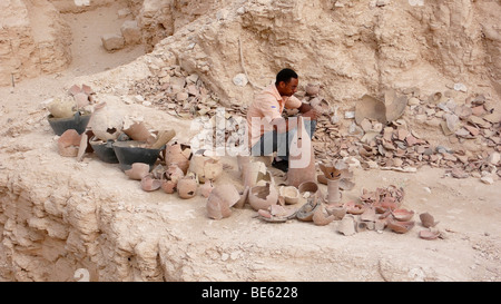 Aushub, Sortierung und Katalogisierung der Funde im Tal der Könige, West-Theben, Luxor, Ägypten, Afrika Stockfoto