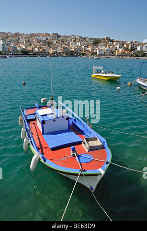 Boot in den Hafen von Sitia oder Sitia, Ostkreta, Kreta, Griechenland, Europa Stockfoto