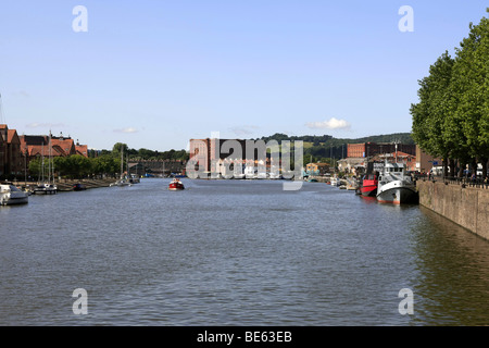 Blick auf den Fluss und die Gebäude rund um die Stadt Bristol England Großbritannien Stockfoto